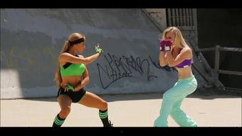 少女拳击视频,青春热血,挥洒拳台